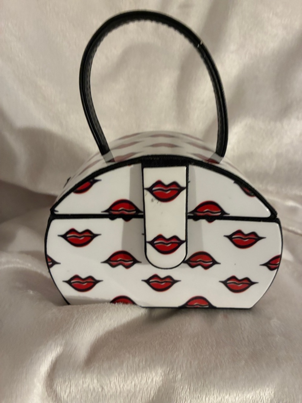 Women’s White Kiss-Print Jewelry Box. Vguc reposhed so looks like new